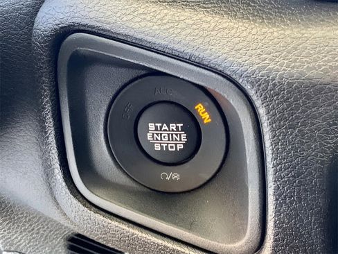 Used 2025 Jeep Gladiator Nighthawk image 32