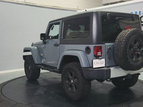 Used 2015 Jeep Wrangler Sahara w/ Connectivity Group AWD/4WD image 9