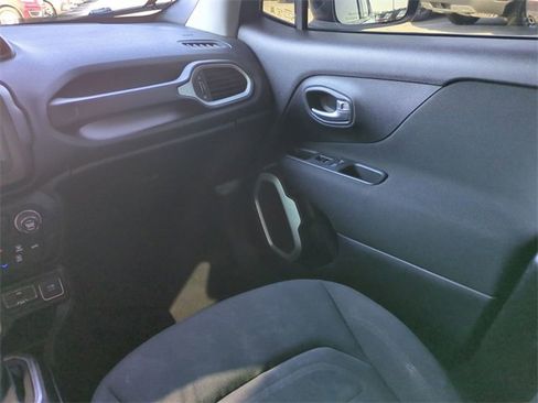 Used 2020 Jeep Renegade Latitude w/ Popular Equipment Group image 17