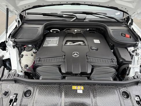 New 2026 Mercedes-Benz GLS 580 4MATIC image 16