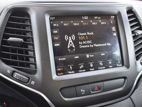 Used 2019 Jeep Cherokee Trailhawk w/ Comfort/Convenience Group image 11