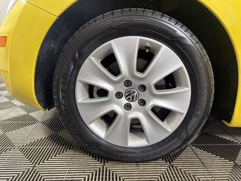 Used 2008 Volkswagen Beetle S FWD image 10