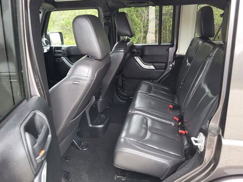 Used 2014 Jeep Wrangler Unlimited Sahara w/ Dual Top Group AWD/4WD image 13