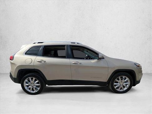 Used 2015 Jeep Cherokee Limited w/ Luxury Group image 4