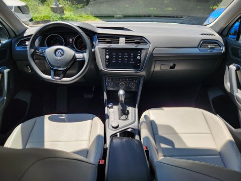 Used 2020 Volkswagen Tiguan SE w/ 3rd Row Seat Package AWD/4WD image 8