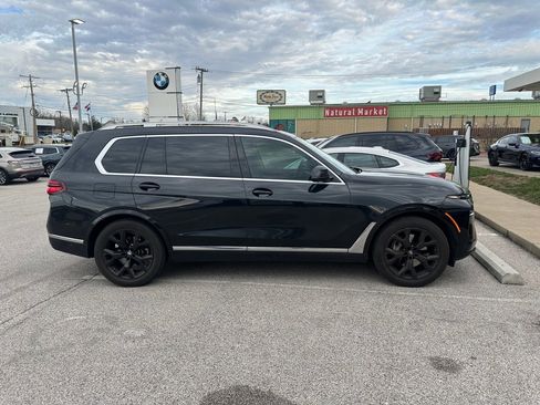 Used 2023 BMW X7 xDrive40i w/ Premium Package image 3