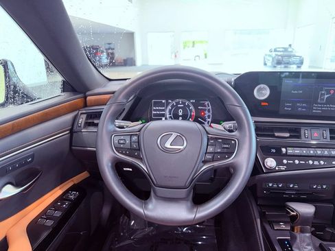 Certified 2022 Lexus ES 350 w/ Premium Package FWD image 17