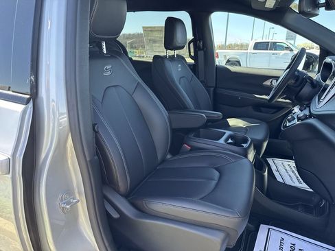 New 2026 Chrysler Pacifica Select w/ S Appearance Package FWD image 24