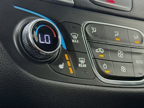 Used 2021 Chevrolet Equinox LT FWD image 23