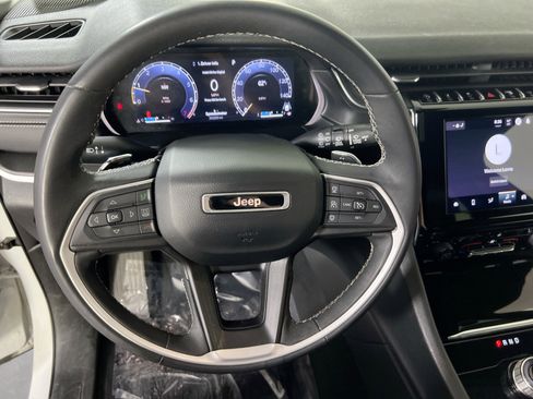 Used 2023 Jeep Grand Cherokee L Laredo image 11