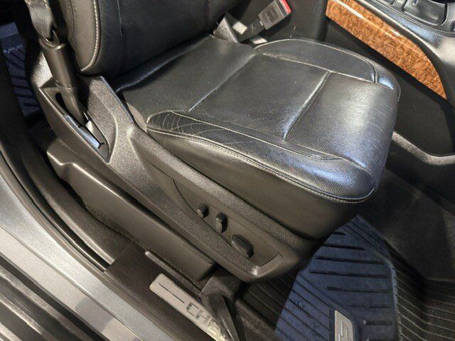 Used 2018 Chevrolet Suburban Premier AWD/4WD image 14