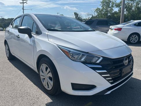 Used 2024 Nissan Versa S FWD image 3