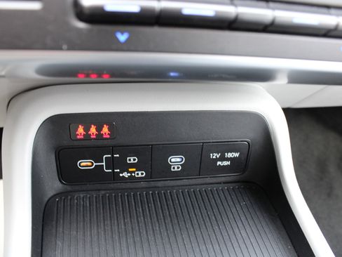 Used 2025 Hyundai Kona SEL image 23