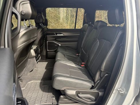 Used 2023 Jeep Wagoneer Series II image 17