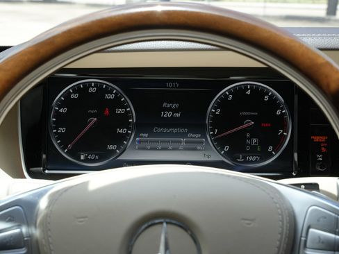 Used 2017 Mercedes-Benz S 550 Sedan image 11
