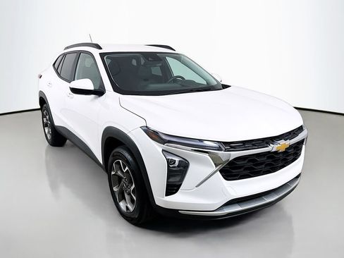 Used 2025 Chevrolet Trax LT w/ LT Convenience Package FWD image 1