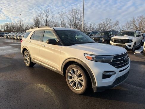 Used 2023 Ford Explorer XLT w/ Equipment Group 202A image 4