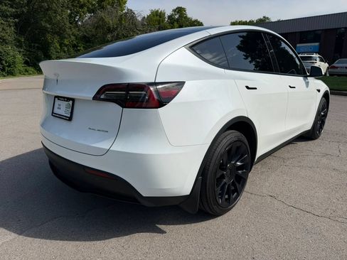 Used 2023 Tesla Model Y AWD image 6