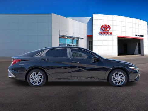 Used 2024 Hyundai Elantra Blue FWD image 9