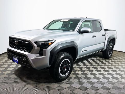 Certified 2024 Toyota Tacoma TRD Off-Road AWD/4WD image 4