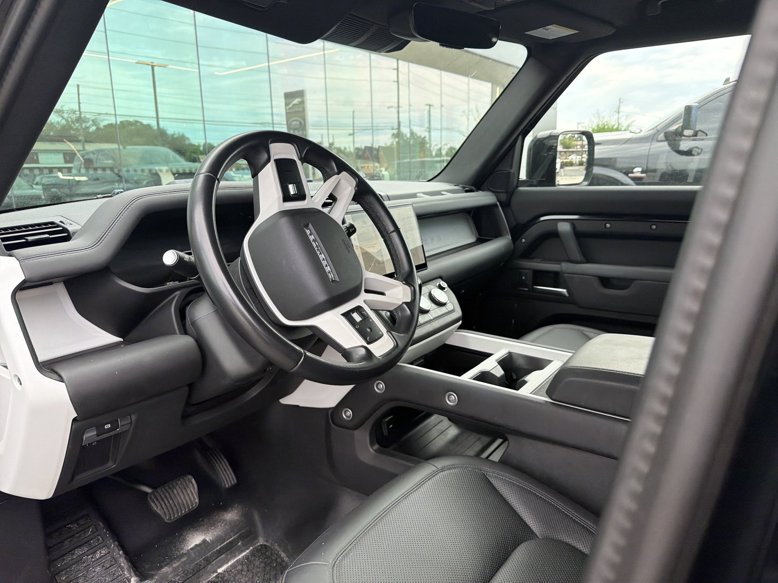 Used 2025 Land Rover Defender 110 S AWD/4WD image 7