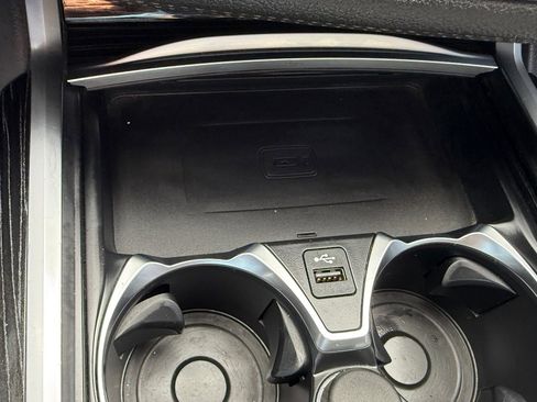 Used 2022 BMW 740i w/ Premium Package image 35