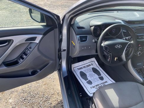 Used 2016 Hyundai Elantra SE w/ Option Group 02 image 10