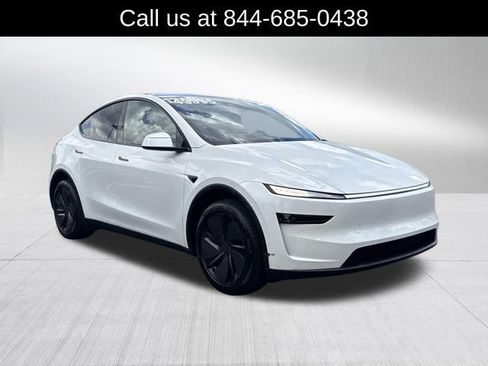Used 2026 Tesla Model Y 2WD image 3