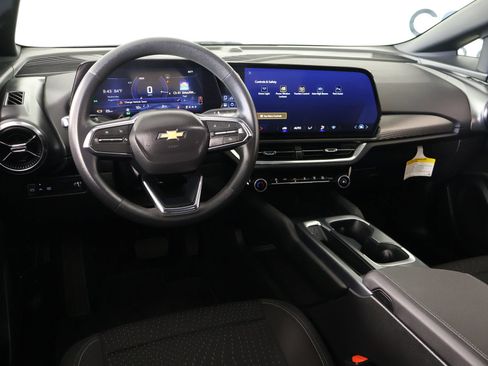 Used 2025 Chevrolet Equinox EV LT FWD image 2