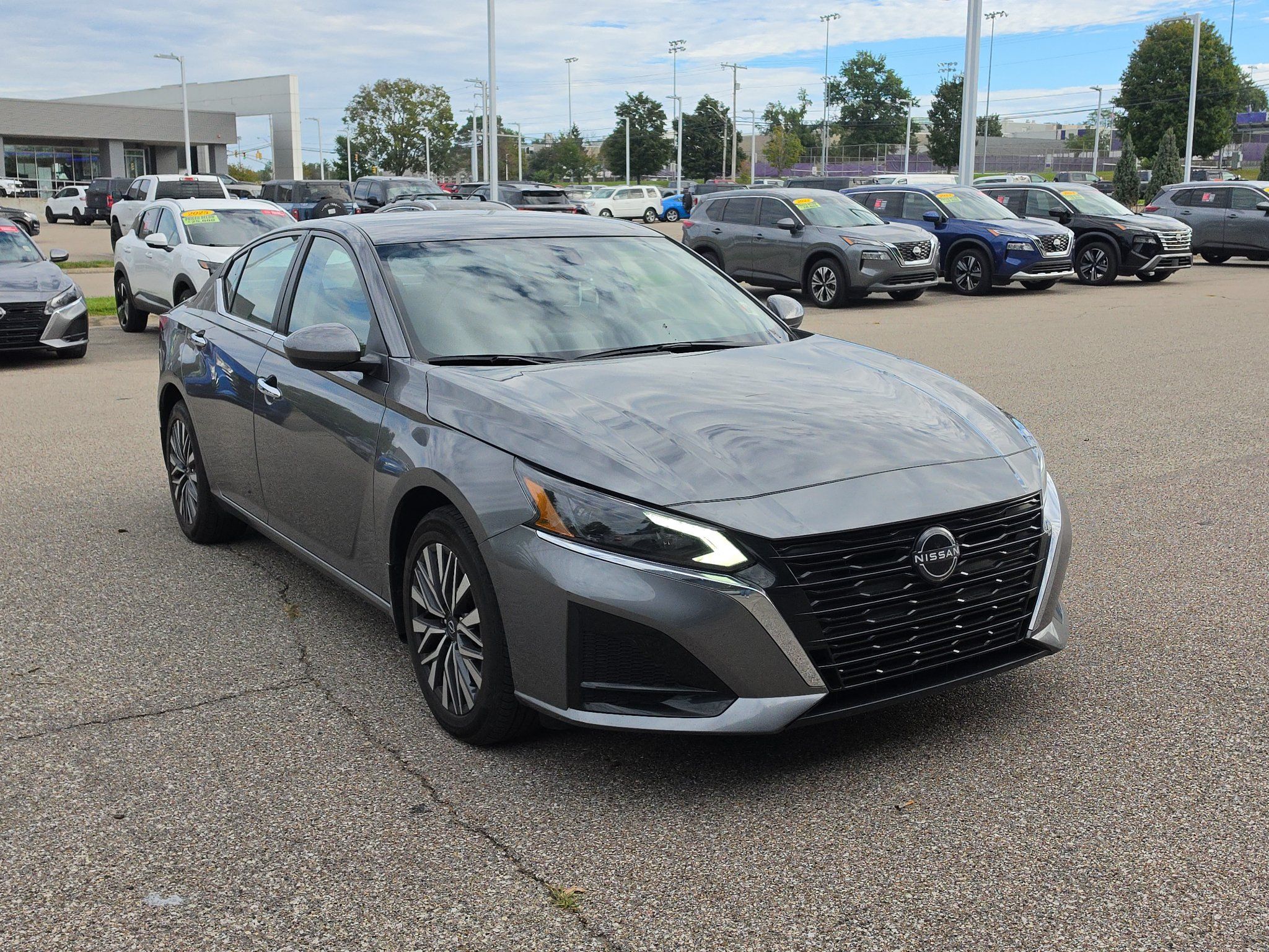 Used 2023 Nissan Altima 2.5 SV AWD/4WD image 1