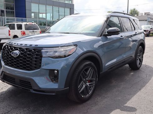 New 2026 Ford Explorer ST-Line w/ ST-Line Street Pack AWD/4WD image 2