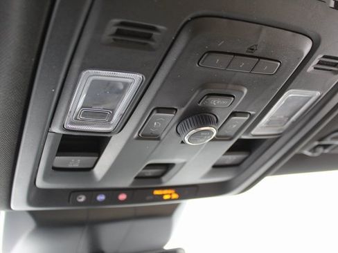 Used 2022 Cadillac Escalade Premium Luxury image 29