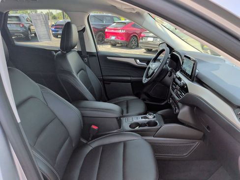 Certified 2022 Ford Escape SEL w/ Technology Package AWD/4WD image 16