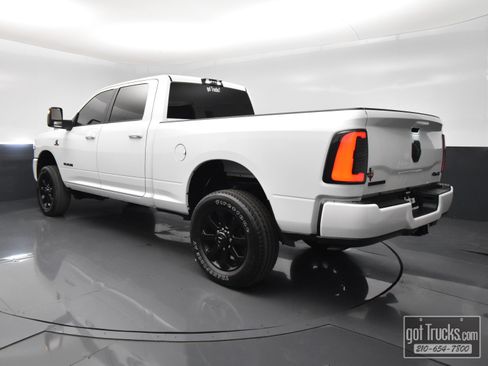 Used 2024 RAM 2500 Big Horn w/ Night Edition AWD/4WD image 5