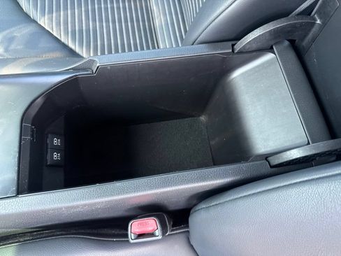 Used 2020 Toyota Camry SE FWD image 32