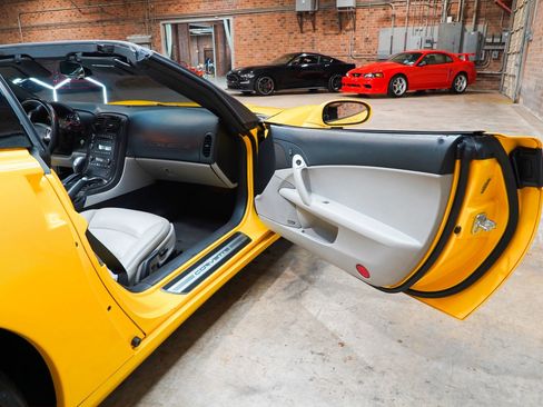 Used 2011 Chevrolet Corvette Coupe w/ Preferred Equipment Group RWD image 50
