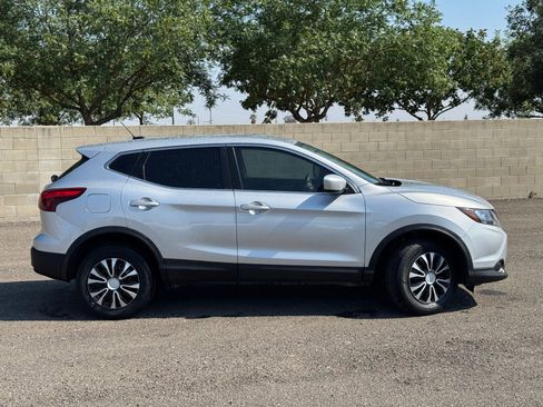 Used 2019 Nissan Rogue Sport S FWD image 2