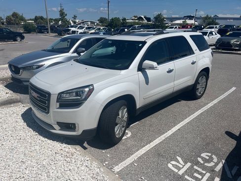 Used 2017 GMC Acadia Limited SLT image 2