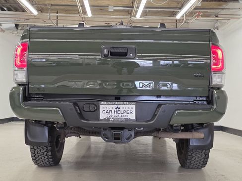 Used 2021 Toyota Tacoma TRD Off-Road w/ Technology Package AWD/4WD image 10