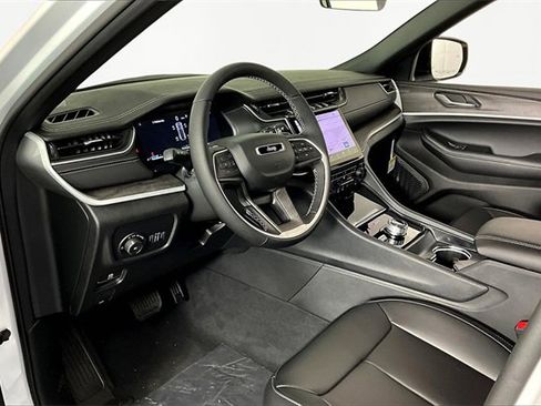 New 2025 Jeep Grand Cherokee Limited w/ Trailer Tow Package image 8