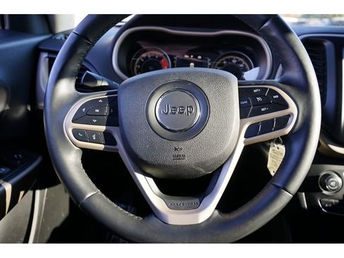 Used 2017 Jeep Cherokee Latitude image 25