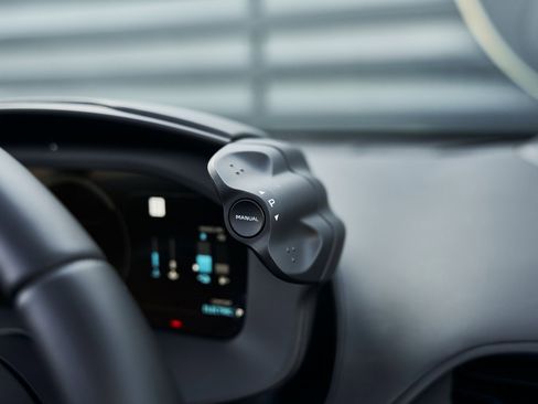 Used 2025 McLaren Artura Spider image 54