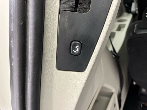 Used 2012 Dodge Grand Caravan SXT image 22