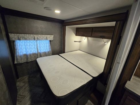 Used 2021 Ford E-450 and Econoline 450 Super Duty w/ Motorhome Prep Package image 15