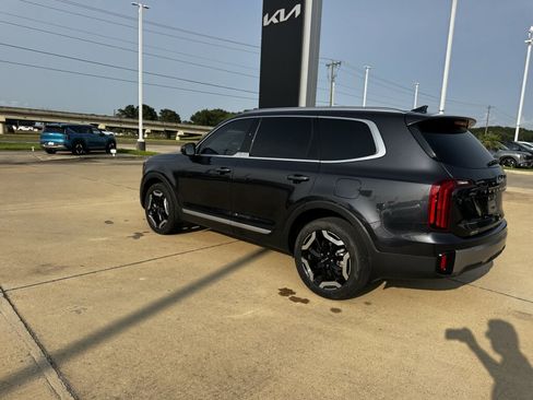 Certified 2025 Kia Telluride S FWD image 26