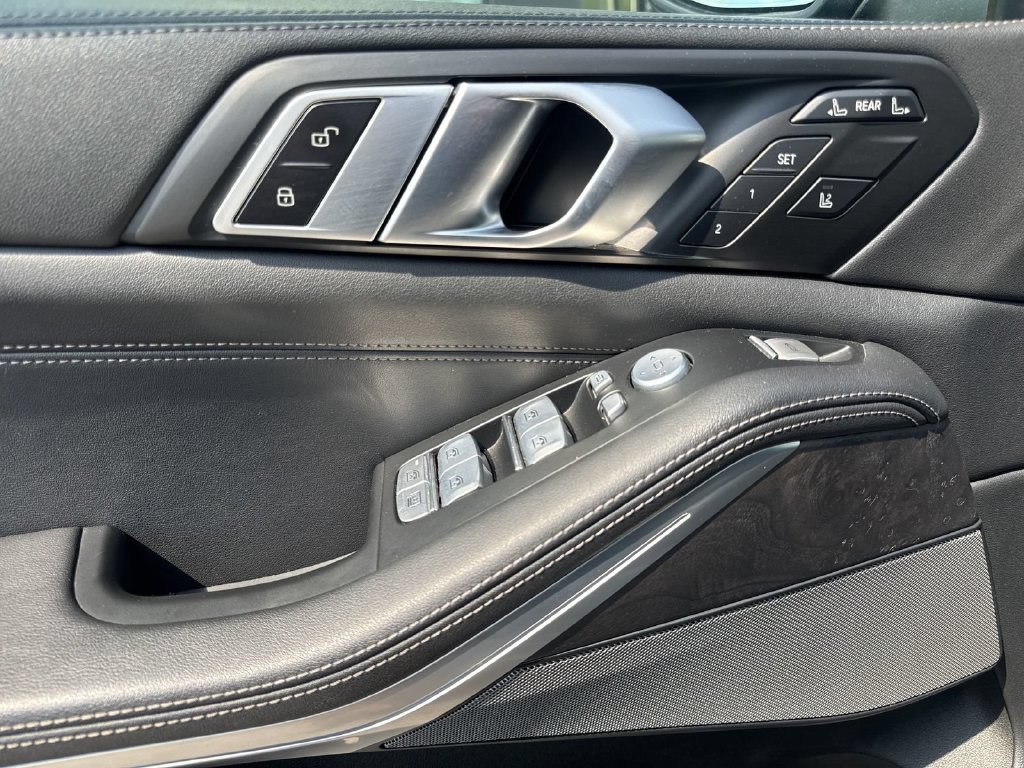 Certified 2025 BMW X7 xDrive40i AWD/4WD image 16