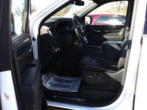 Used 2024 GMC Yukon XL Denali image 10