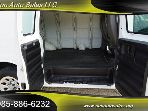 Used 2010 Chevrolet Express 1500 image 21