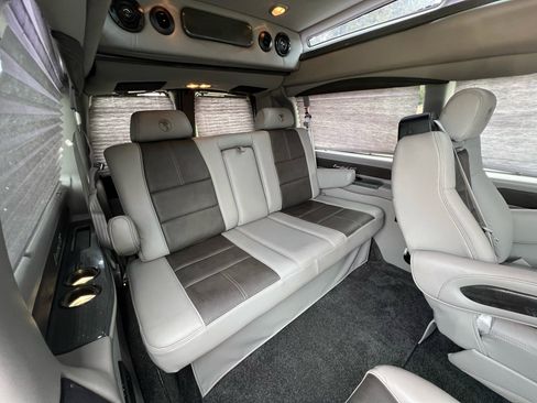 Used 2018 Chevrolet Express 2500 w/ Enhanced Convenience Package image 56