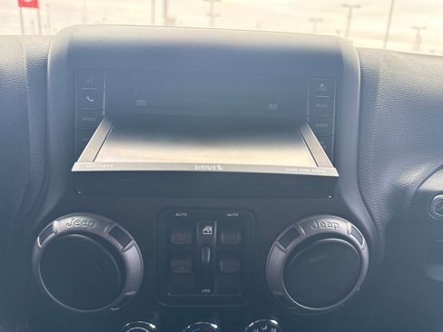 Used 2015 Jeep Wrangler Unlimited Sport image 18